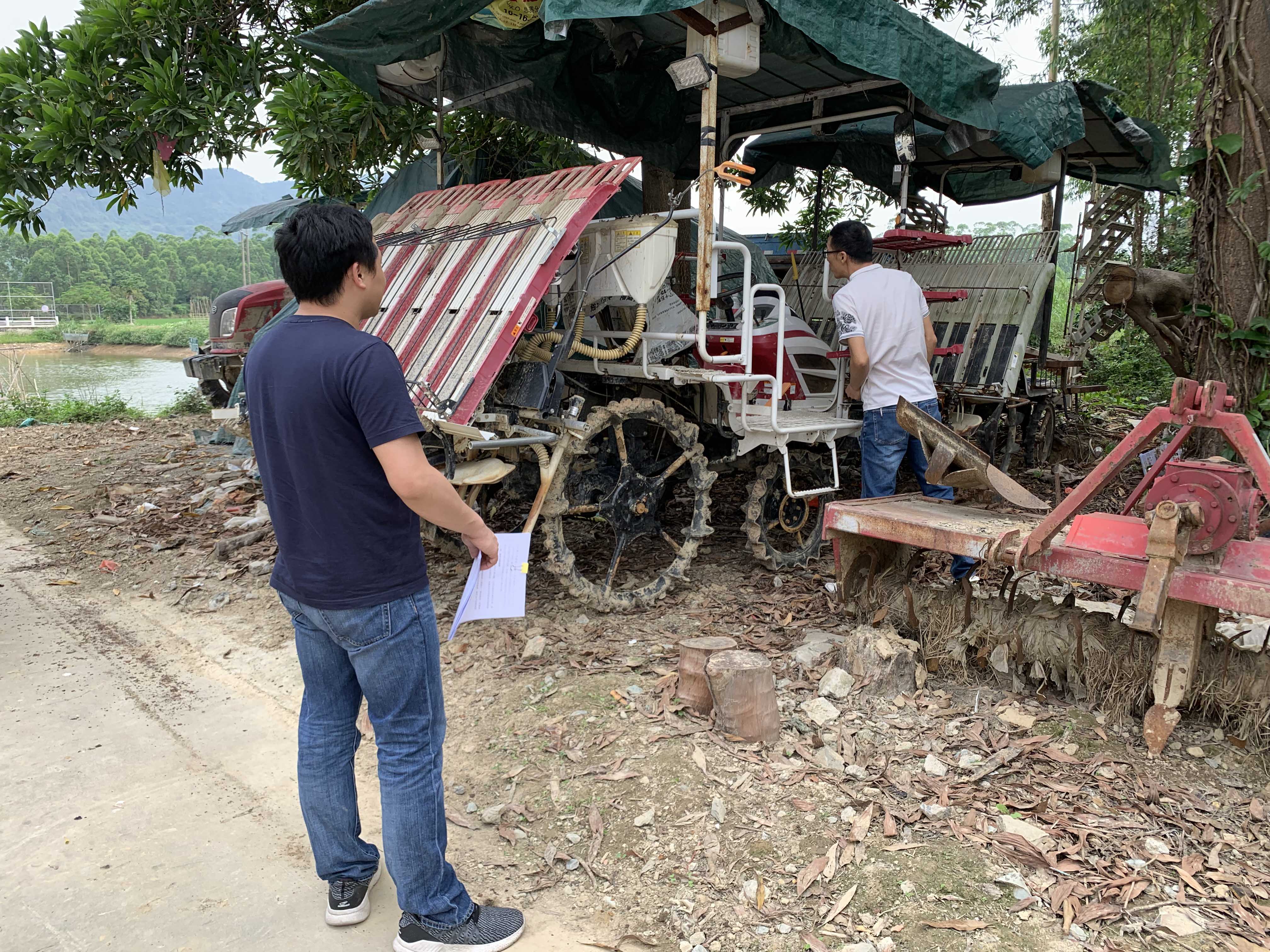 鎮(zhèn)應急辦、專職消防隊、農綜、公共服務辦等鎮(zhèn)安委會成員單位分別按各行業(yè)領域職責廣泛開展“五一”前安全檢查 (5).jpg