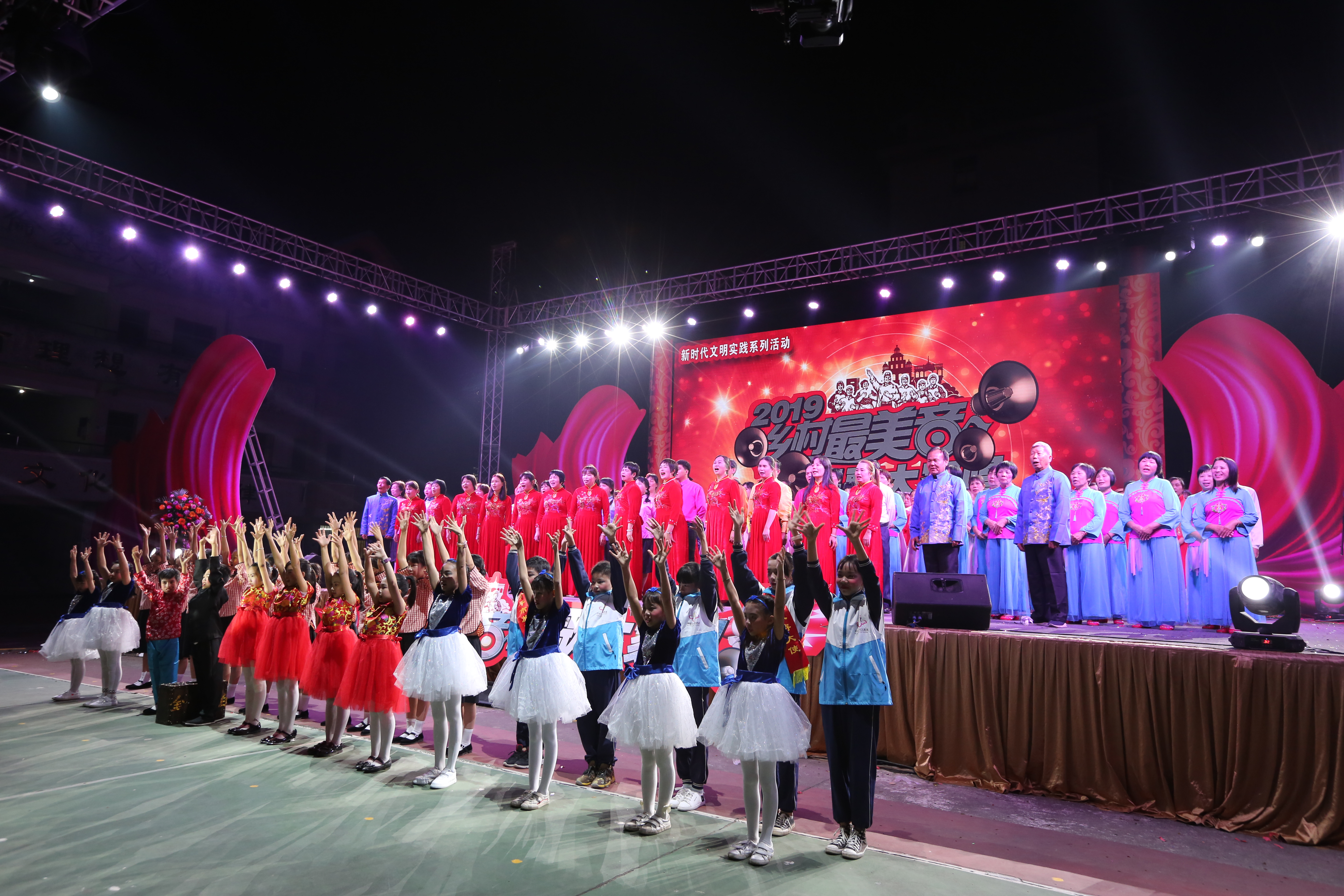 1、20191130 在城市南廣場舉辦鄉(xiāng)村最美音-開平民歌大家唱活動.JPG