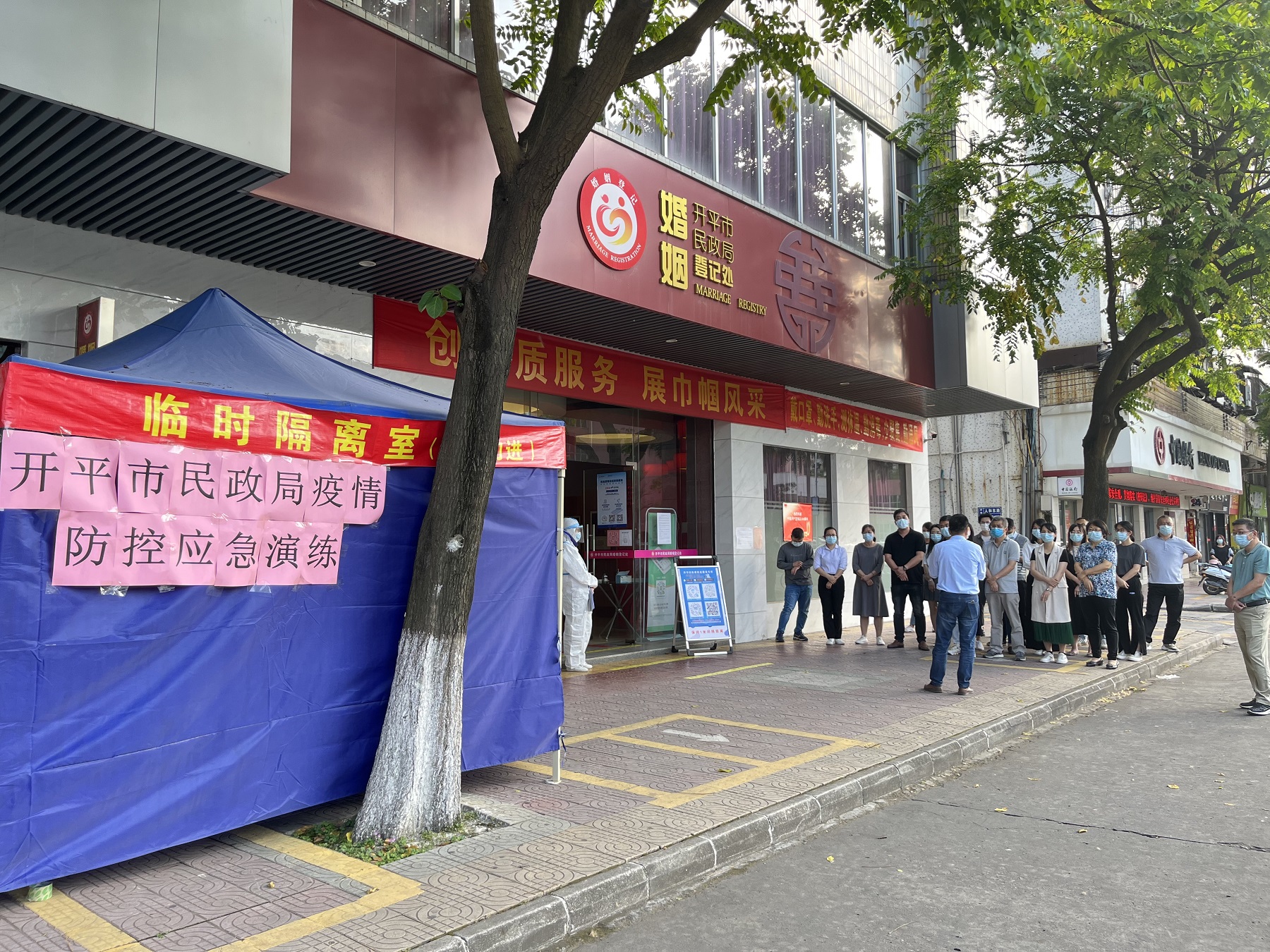 以練兵備戰(zhàn)，防患于未然——開平市民政局開展疫情防控應(yīng)急演練2 0.jpg