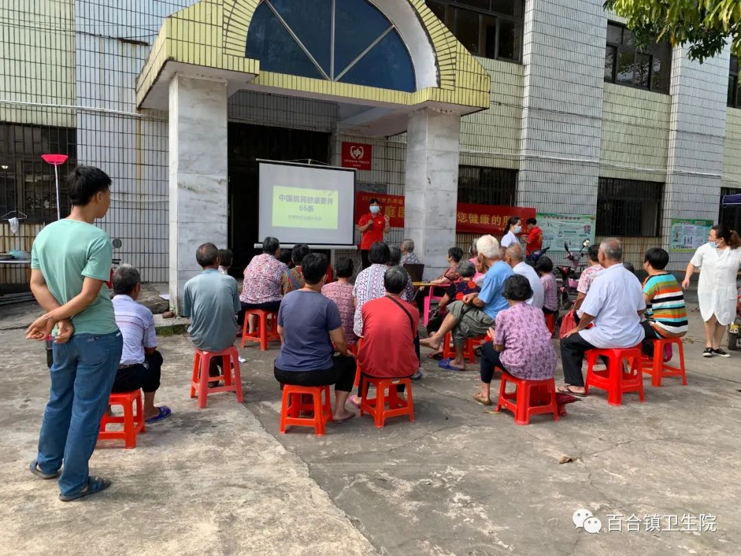 茅岡圩廣場改造后成為群眾日?；顒拥男碌貥?jpg