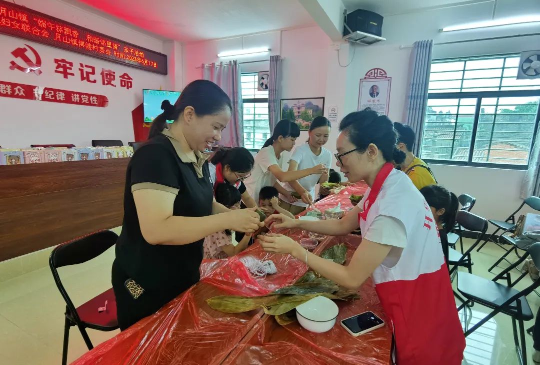 親子家庭制作粽子 (2).jpg 圖片