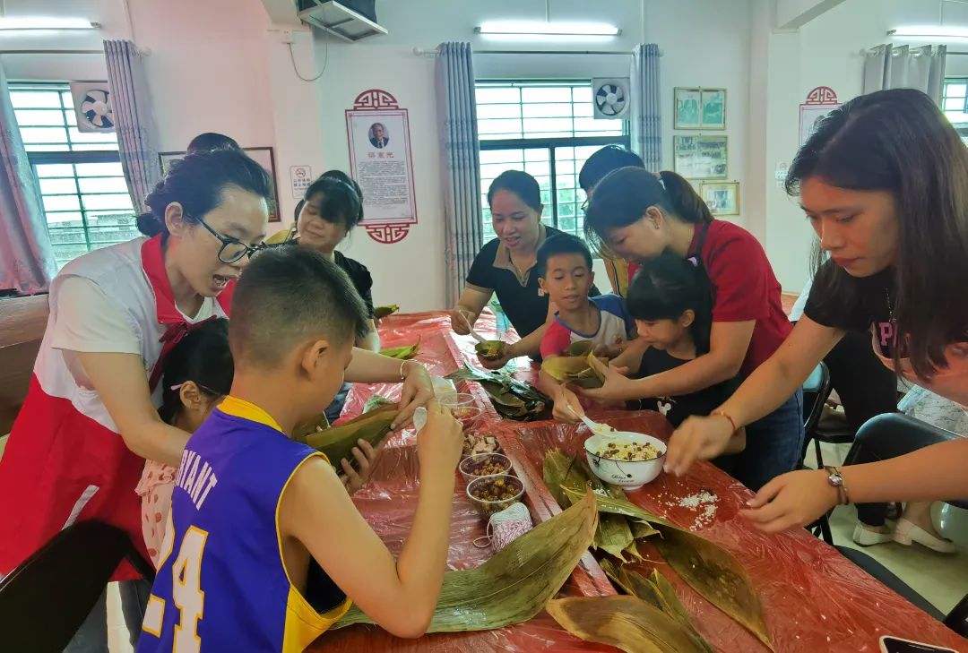 親子家庭制作粽子 (3).jpg 圖片