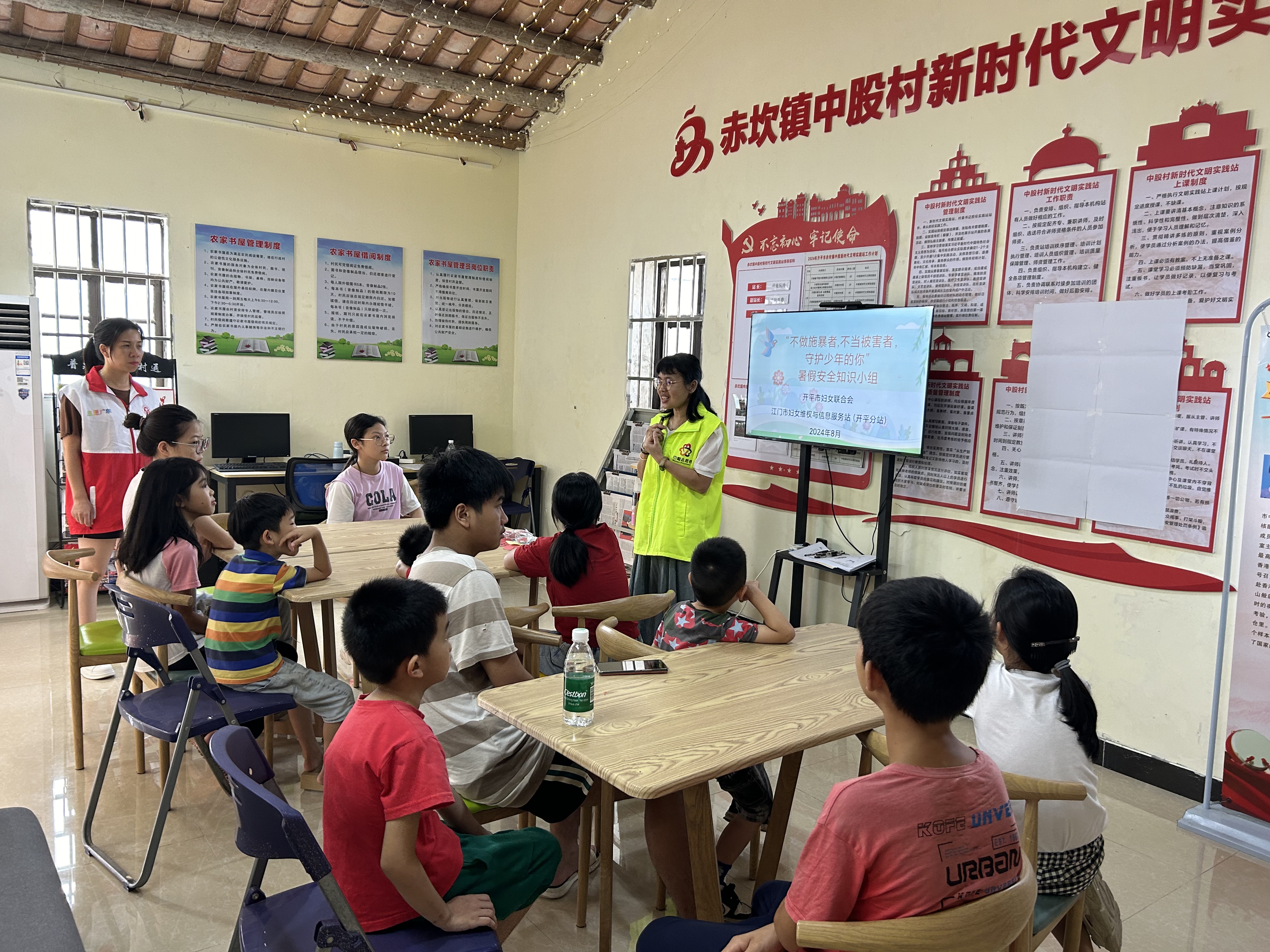 4-2 8月15日、8月23日婦聯(lián)在赤坎鎮(zhèn)開展“不做施暴者,不當被害者，守護少年的你”主題宣傳.jpg