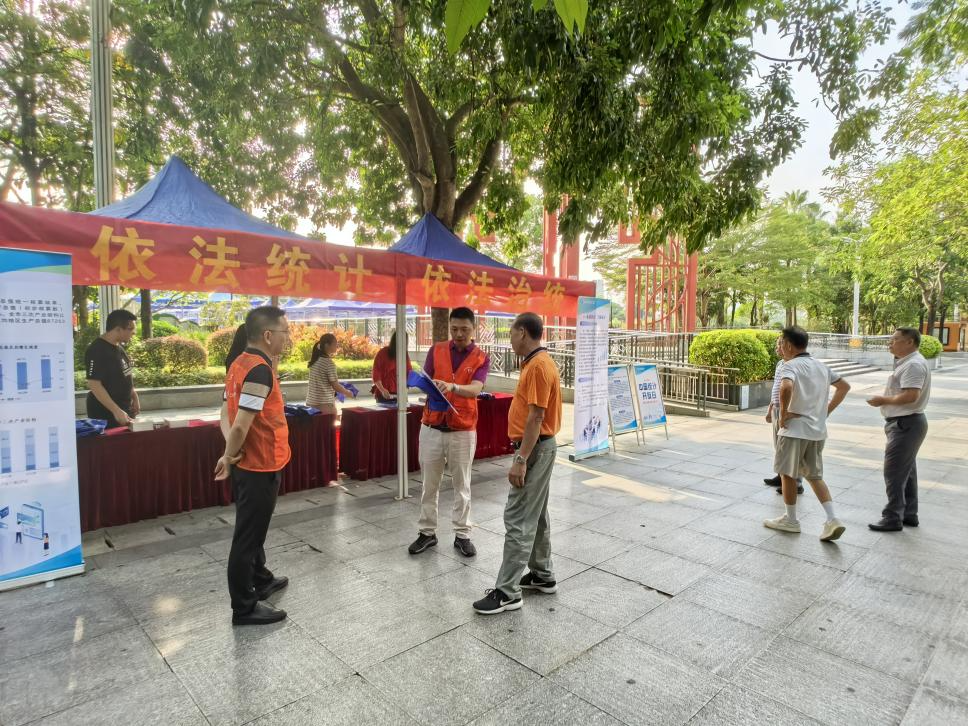市統(tǒng)計(jì)局開展第十五屆“中國(guó)統(tǒng)計(jì)開放日”宣傳活動(dòng)