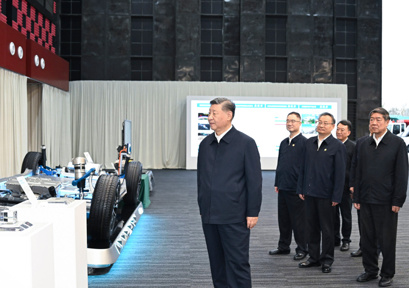 10月17日至18日，中共中央總書記、國家主席、中央軍委主席習(xí)近平在安徽考察。這是17日下午，習(xí)近平在合肥濱湖科學(xué)城察看安徽省重大科技創(chuàng)新成果集中展示。