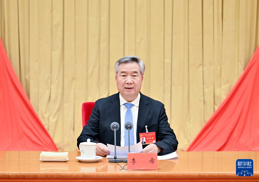 ??1月6日，中國共產(chǎn)黨第二十屆中央紀(jì)律檢查委員會(huì)第四次全體會(huì)議在北京開幕。中共中央政治局常委、中央紀(jì)律檢查委員會(huì)書記李希代表中央紀(jì)律檢查委員會(huì)常務(wù)委員會(huì)作題為《深入推進(jìn)黨風(fēng)廉政建設(shè)和反腐敗斗爭，以全面從嚴(yán)治黨新成效為推進(jìn)中國式現(xiàn)代化提供堅(jiān)強(qiáng)保障》的工作報(bào)告。