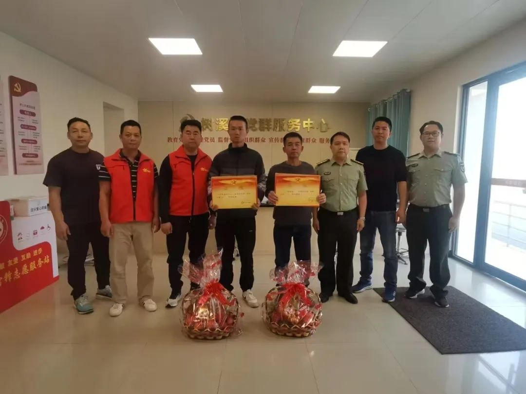 建功在軍營，春風(fēng)傳喜訊！赤坎鎮(zhèn)為“四有”優(yōu)秀士兵送喜報