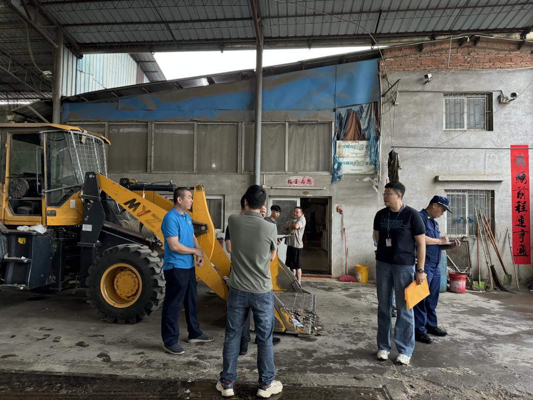 (掛網(wǎng))開平市科工商務(wù)局開展“五一”節(jié)前商貿(mào)領(lǐng)域安全檢查.docx_1