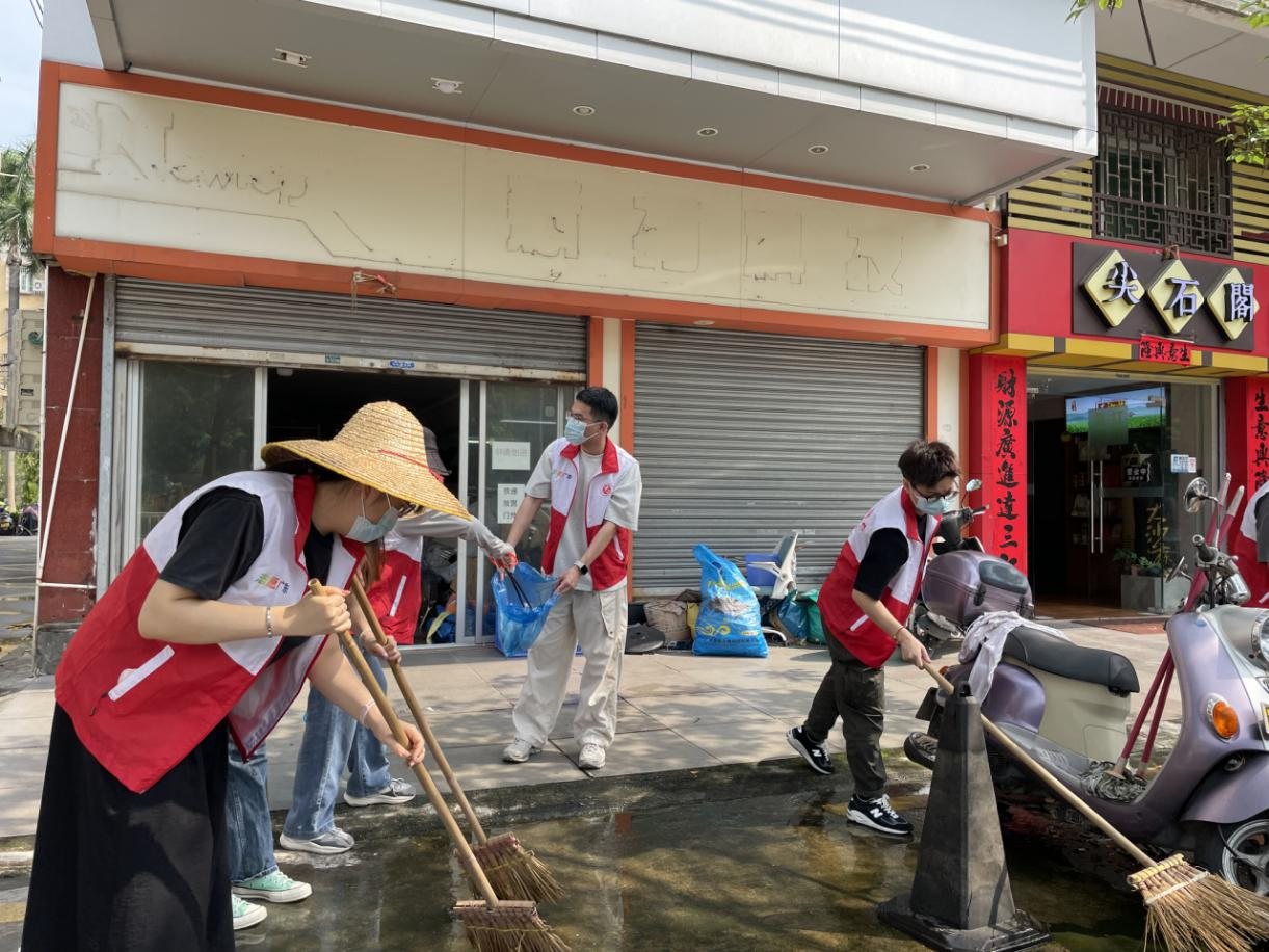 開平市財(cái)政局黨員干部亮身份、速行動(dòng)，防蚊滅蚊筑牢健康防線