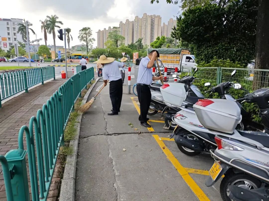 客運(yùn)站開展愛國衛(wèi)生運(yùn)動(dòng)1 (1).jpg