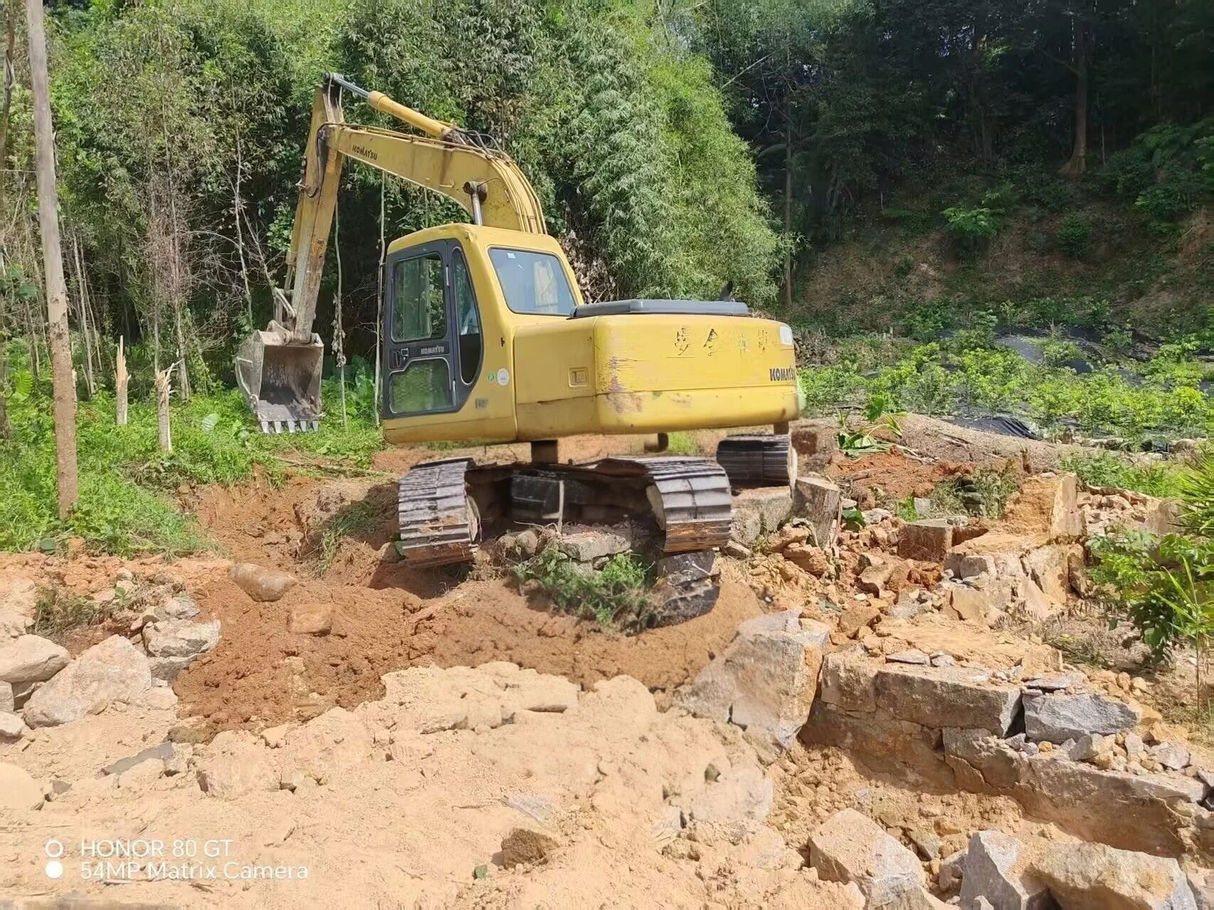 黨旗飄揚(yáng)踐初心，拆危攻堅(jiān)顯擔(dān)當(dāng)——新星村拆出鄉(xiāng)村振興新圖景