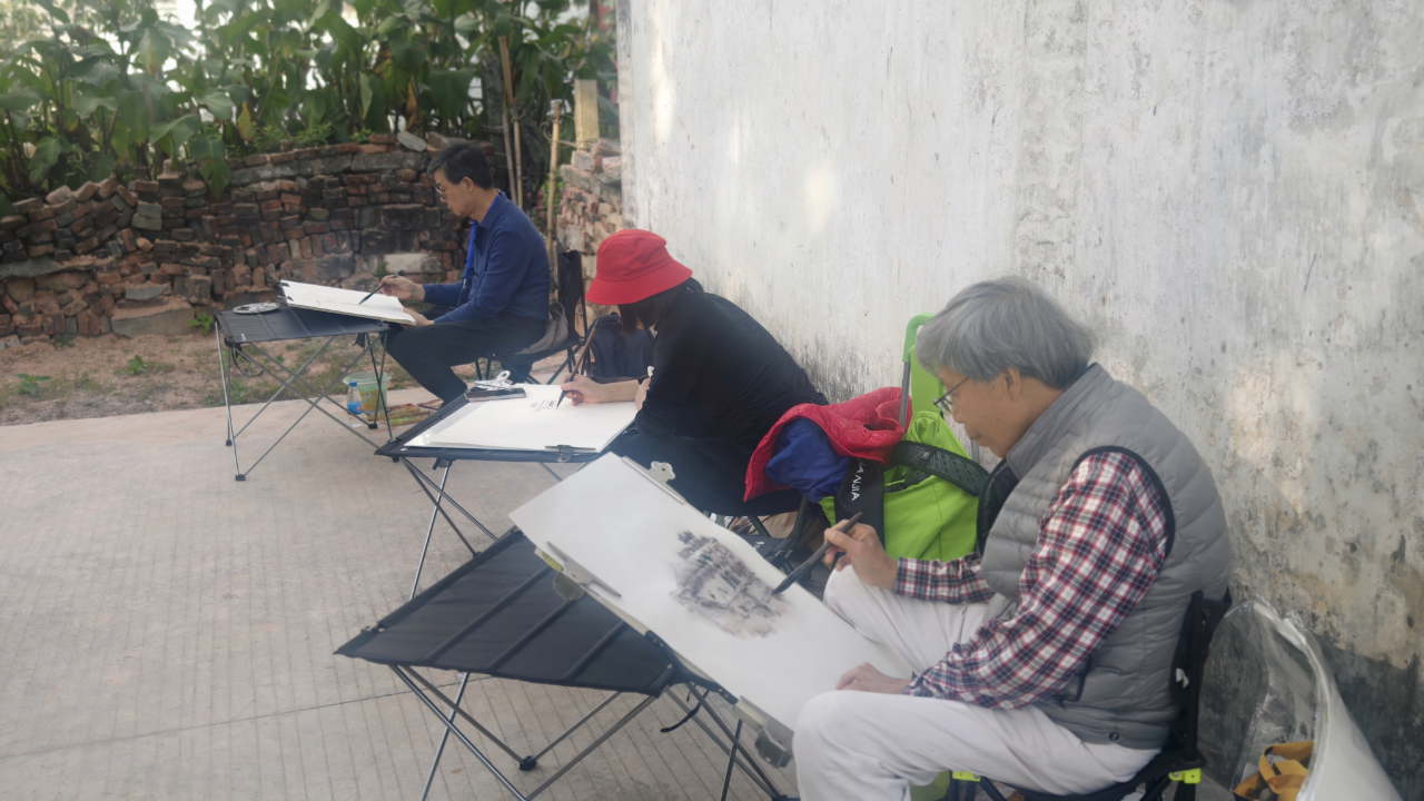 筆墨繪僑鄉(xiāng)，丹青助振興——海內(nèi)外美術(shù)家走進(jìn)月山大崗村，用藝術(shù)點(diǎn)亮“百千萬工程”