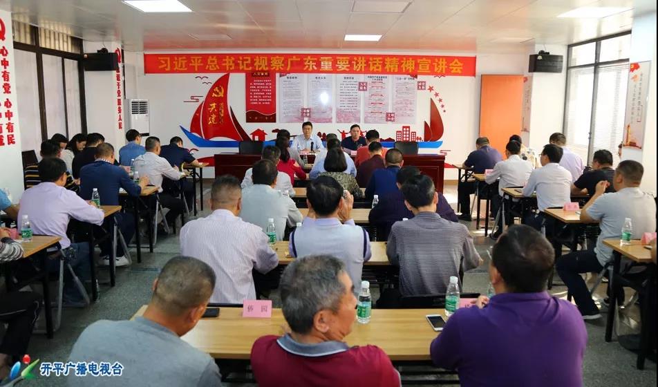 2018年12月03日， 市委書(shū)記龐正華帶隊(duì)到幕沙社區(qū)開(kāi)展 “雙報(bào)到、雙服務(wù)”活動(dòng).jpg