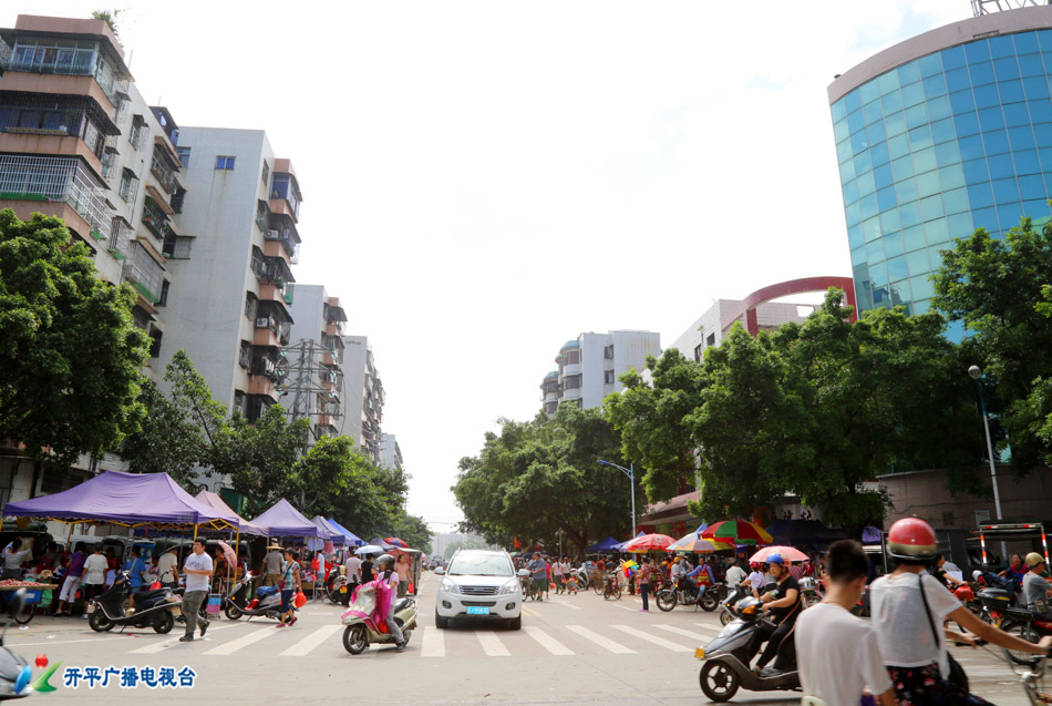 0-5 2H3A6549 - 副本 逕頭市場(chǎng)周邊亂擺賣(mài)、占道經(jīng)營(yíng)問(wèn)題.jpg